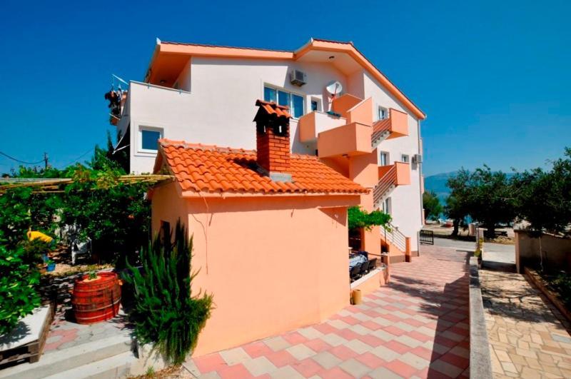 Marinovi Dvori Appartement Slatine Buitenkant foto